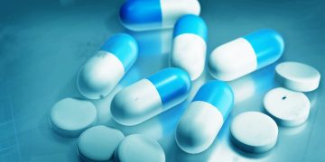 Warner pleads for greater domestic supply chain for medicine