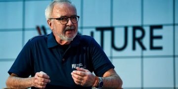 EIB boss: Europe should lose its naiveté on open procurement