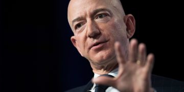 NY lawmakers, unions ask Bezos to close Amazon warehouses hit by coronavirus