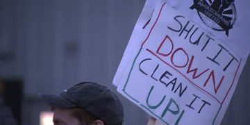Coronavirus Chicago: Amazon workers stage walkout from warehouse after employee tests positive for COVID-19